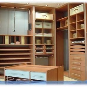 Libreros y roperos de madera reciclada a medida