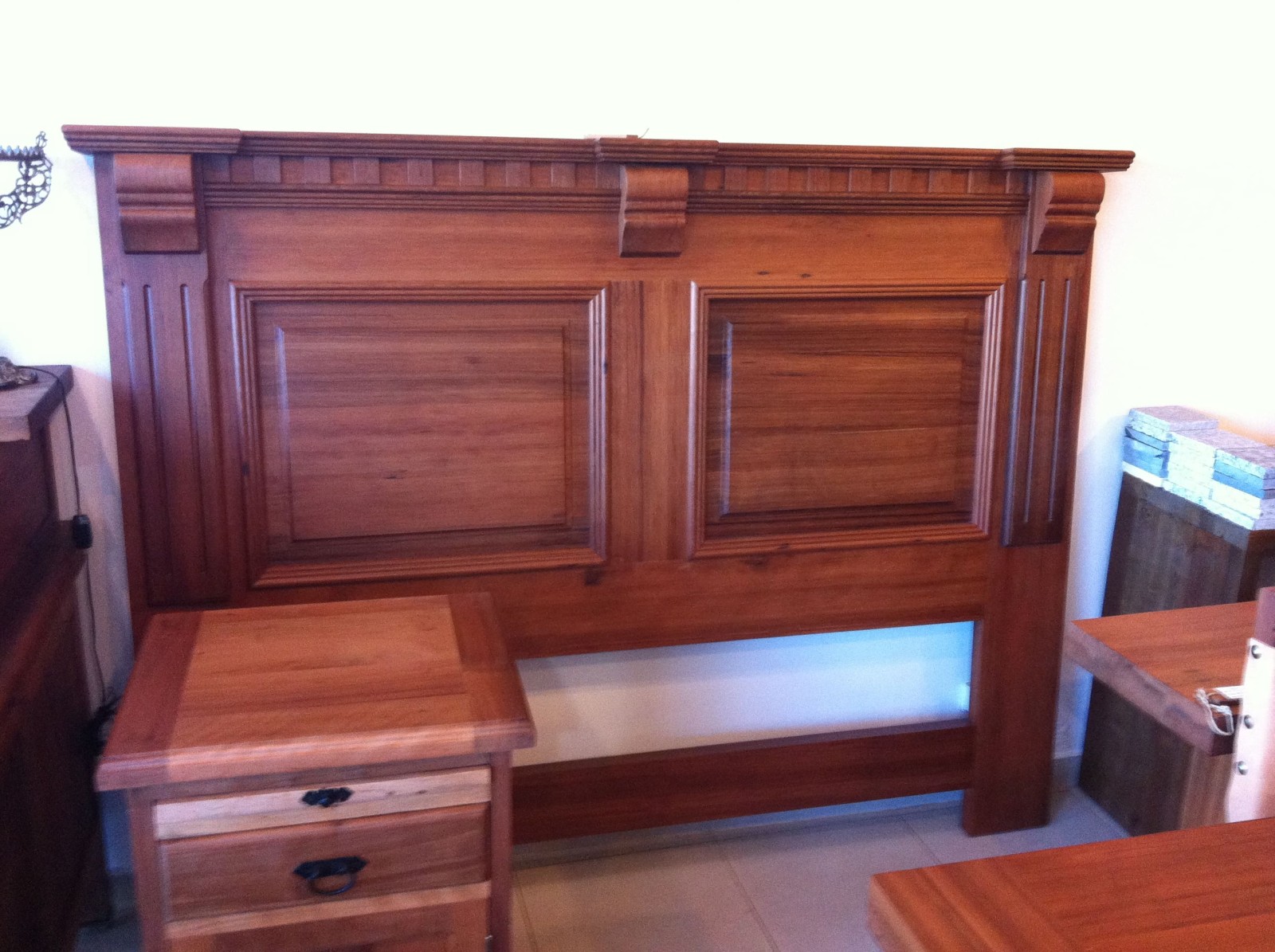 Respaldos de cama en madera reciclada a medida